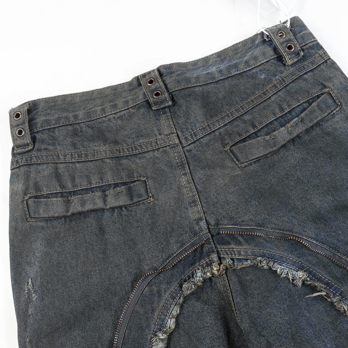 DISTRESSED DETAIL DENIM